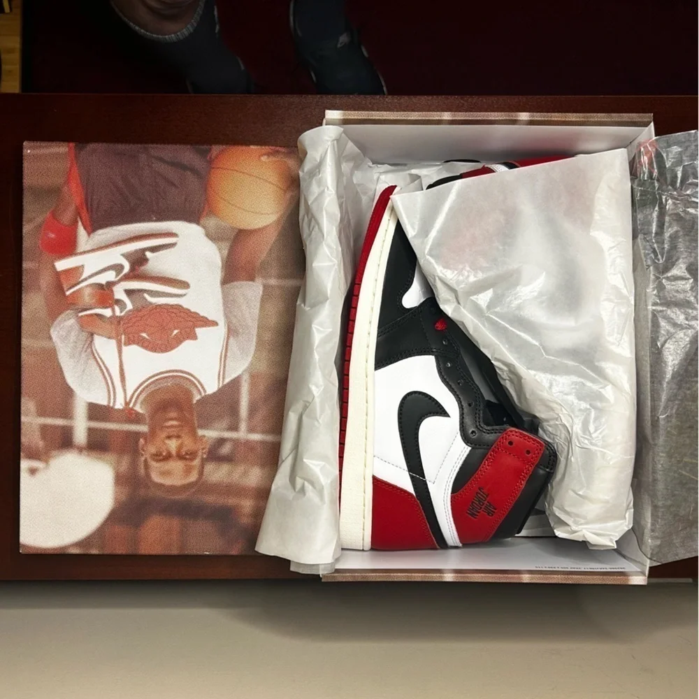 Nike Air Jordan 1 Retro High OG Black Toe (8 Men's / 9.5 Women's) - Picture 11 of 13